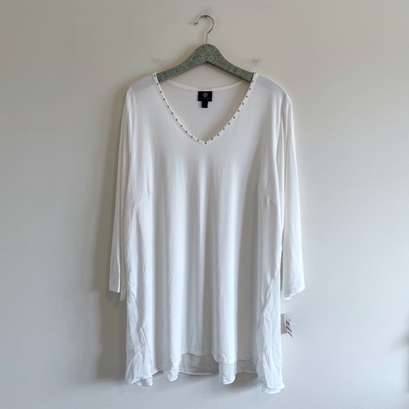 NWT JM Collection White Studded V-neck Top - Picture 1 of 7